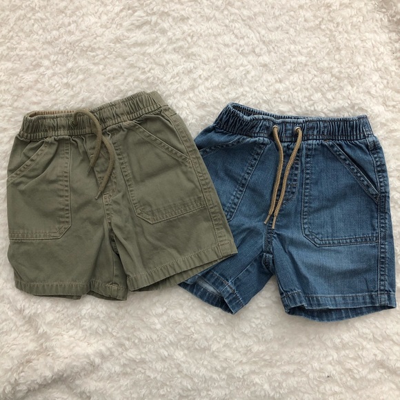 Lot of super cute baby clothes. Size 12-18 mos. - Picture 6 of 7